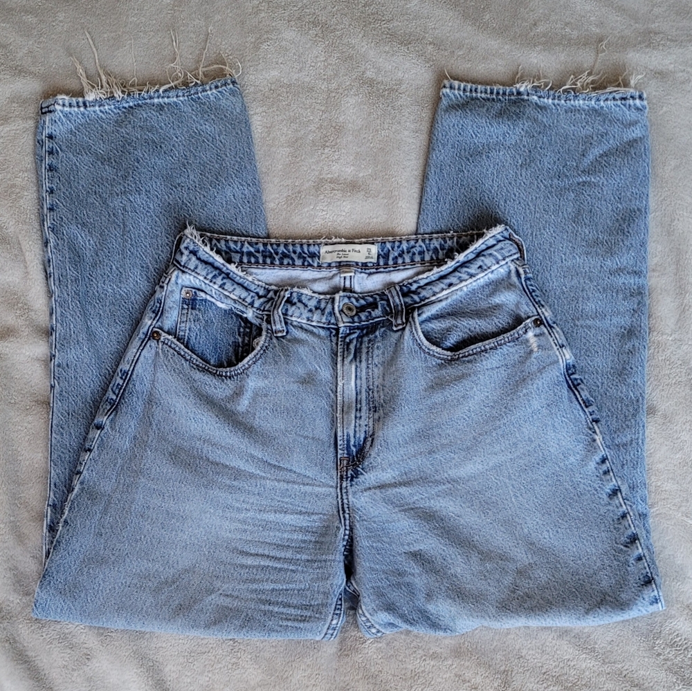 Abercrombie Curve Love High Rise Loose Jean (28R)
